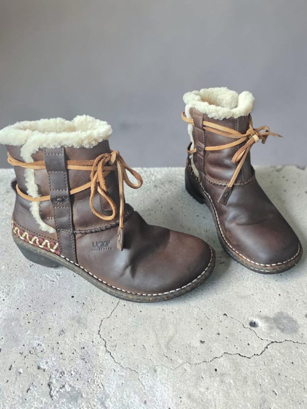 EUC UGG ( 7 ) Australia Cove Leather Ankle Brown Lined Winter Boots